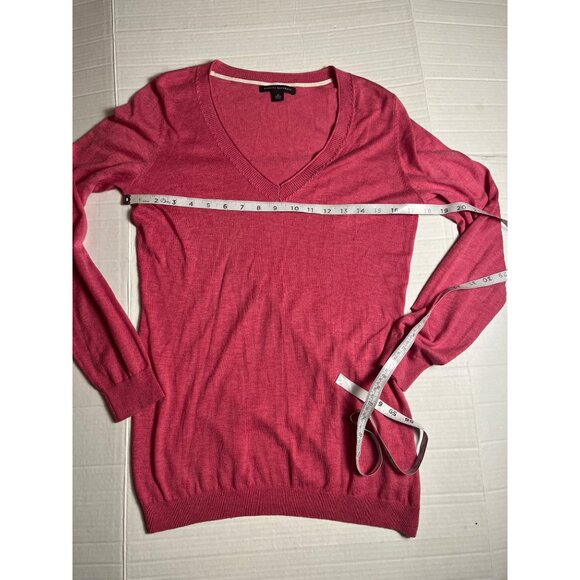 Banana Republic Womens V-Neck Medium Silk Blend Raspberry Pink pullover sweater - Picture 9 of 11